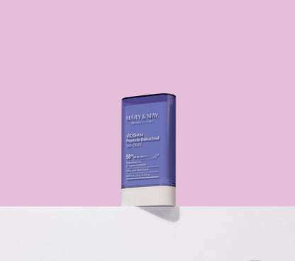 Mary&May Vegan Peptide Bakuchiol Sun Stick SPF50+ PA++++ 18g - Opalovací tyčinka s SPF 50+, která kombinuje vysokou ochranu před UVA a UVB zářením s cílenou péčí o pleť.